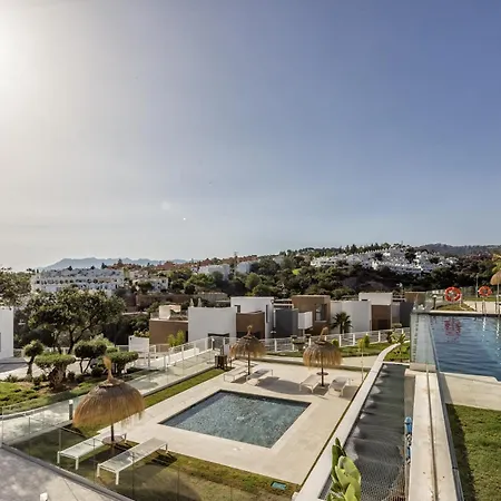 בית נופש Zoey - Pool, Gym, Terrace & Golf מארבלה
