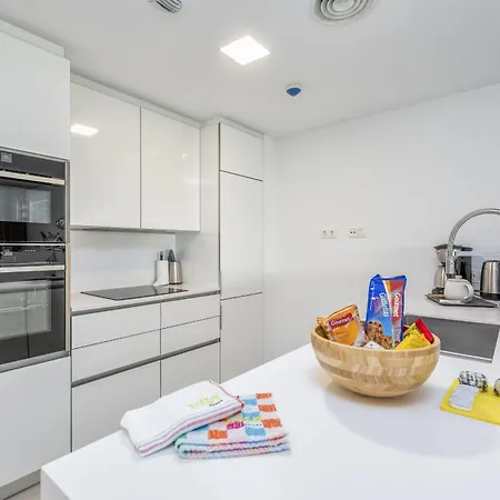Zoey - Pool, Gym, Terrace & Golf Vakantiehuis