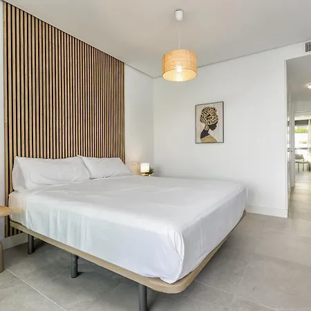 Zoey - Pool, Gym, Terrace & Golf Vakantiehuis Marbella