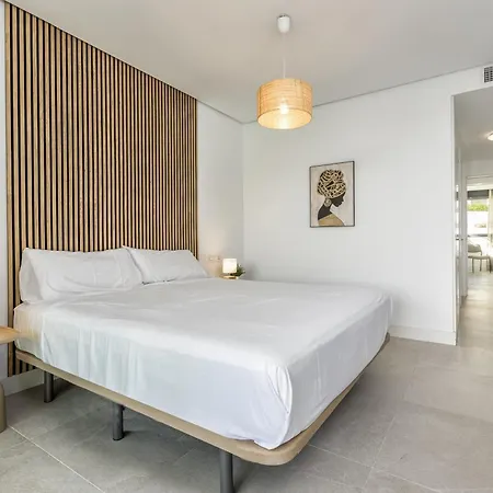 Zoey - Pool, Gym, Terrace & Golf Vakantiehuis