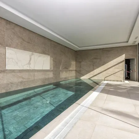 Zoey - Pool, Gym, Terrace & Golf בית נופש